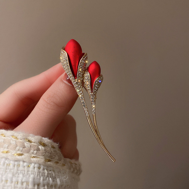 Styles Beautiful Pearl Bowknot Tulip Rose Red Christmas Brooch Women Pin Flower Enamel Rhinestone Jewelry Coat Lapel Pins Gift