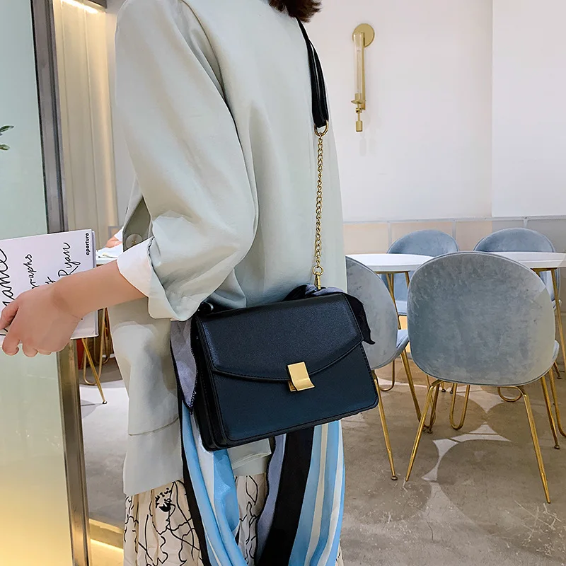 

Women with silk napkin 2019 summer new Korean fresh single-shoulder inclined carrying small crowd bag. Personality fashion