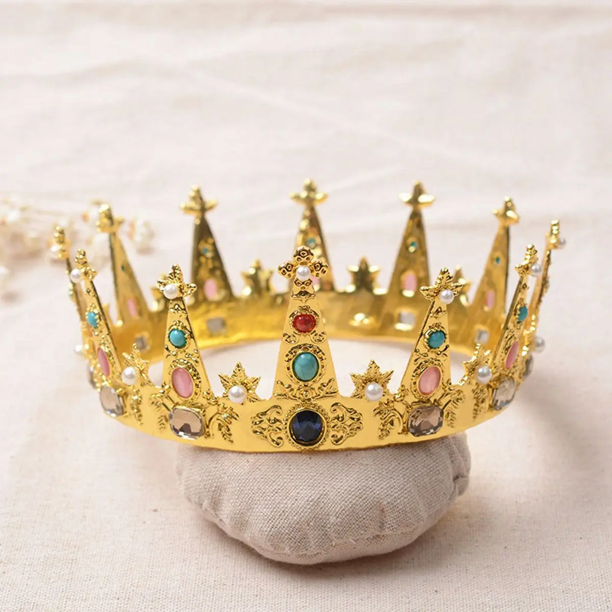 герцогская корона бургундии. тиара жозефины. девонширская парюра. корона мужская. корона средневекового короля.