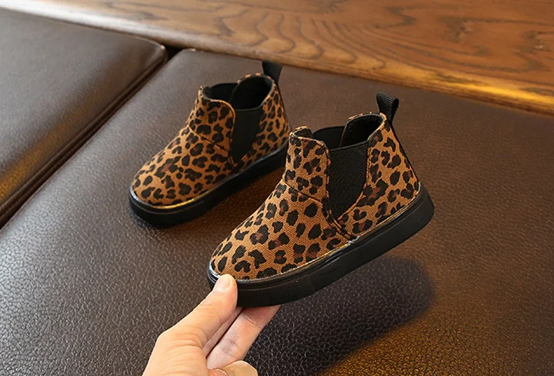 Модные осенне-зимние ботинки для мальчиков и девочек бархатные леопардовые ботинки г. Нескользящая обувь для маленьких детей Sapatos S9988