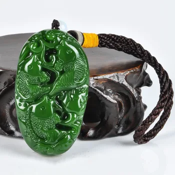 

Xinjiang and Tian spinach green jade fish hand play pieces Man