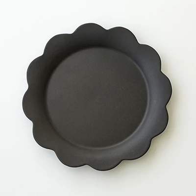 Фарфоровые обеденные тарелки в форме цветка, наборы, керамическая тарелка для фруктового закусок, салата, десерта, блюдо для торта, черно-белые кухонные аксессуары - Цвет: Black Dish