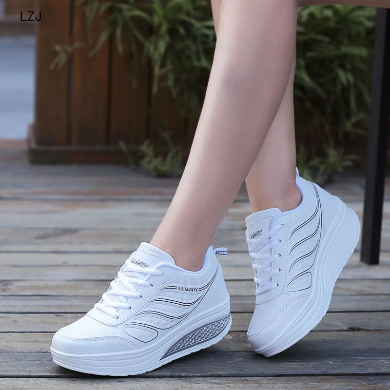 

2019 Designer White Platform Sneakers Casual Shoes Women Tenis Feminino Women Wedges Shoes Footwear Basket Femme Trainers Women
