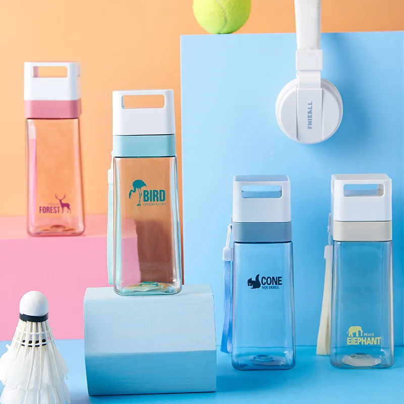 Наборы для записи квадратной пластиковой бутылки для воды 500ml650ml Студенческая Спортивная бутылка для улицы квадратная пластиковая чашка