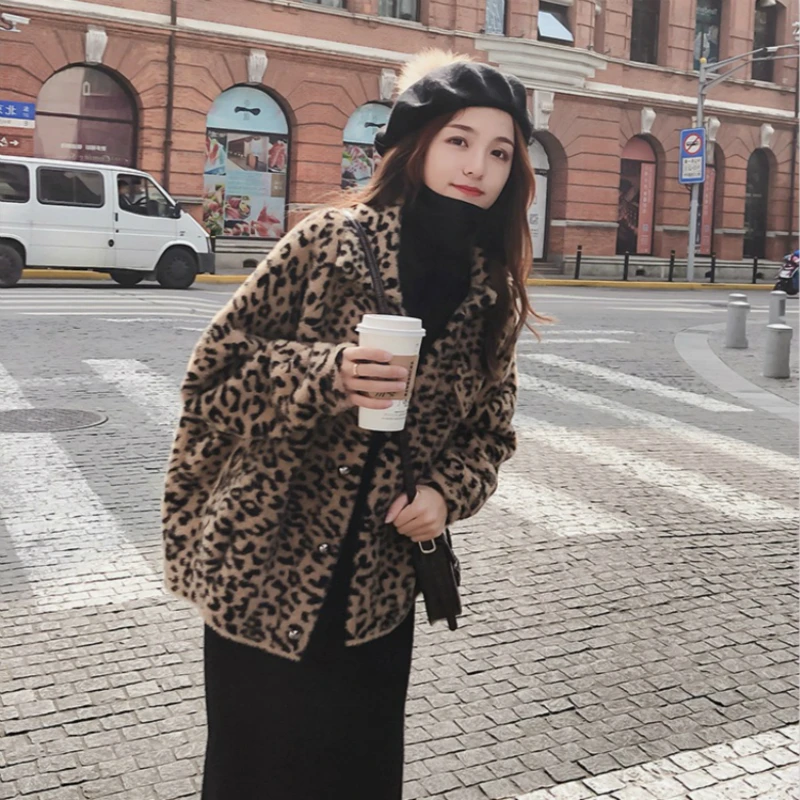 

2020 new knitted coat women's autumn and winter new mink leopard sweater coat thickened Korean loose short