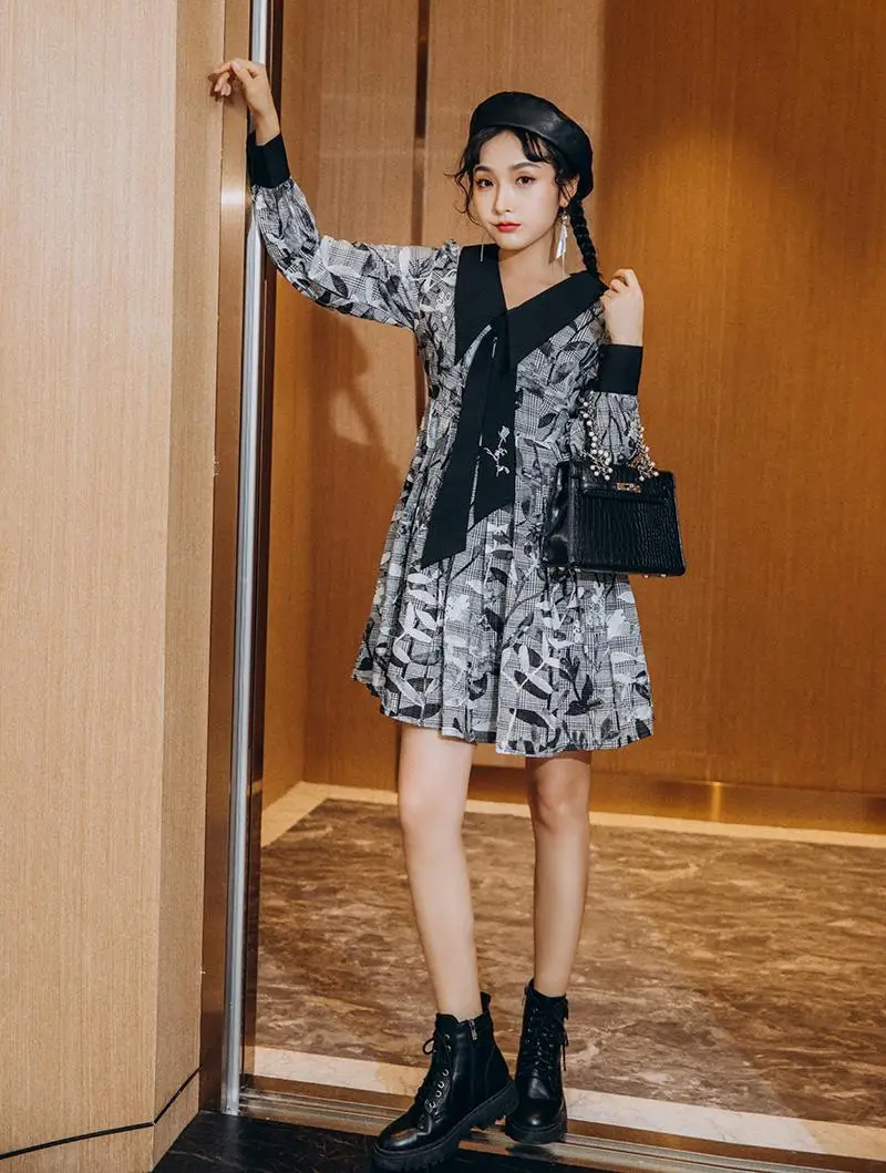 Spot romantic French retro printed shirt collar dress in the autumn