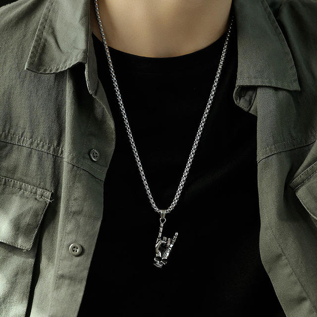 STAINLESS STEEL SKULL ROCK NECKLACE