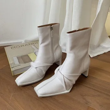 

Children's boots 2020 autumn and winter Europe and the United States ins thick heel short boots square toe bow retro high heel b