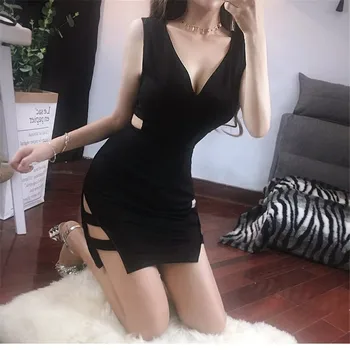 

Real shot 2019 new fashion temperament design nightclub V-neck sexy slim slimming bag hip openwork split black party dress