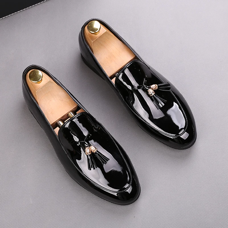

famous brand men's fashion patent leather shoes slip on tassel shoe black white oxfords loafers party banquet wear chaussures