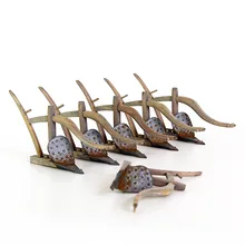 Старинная модель плуга микро инструменты для работы на ферме дерево особенности искусства и ремесла местная украшения библиотеки маленькие подарки милые