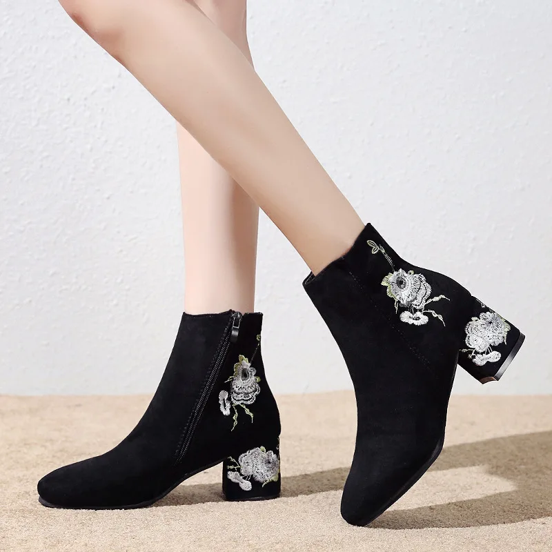 

2020 Winter Shoes Women High Heels Boots Warm Shoes Women Embroider Vintage Party Ankle Boots Ladies Square Heel 6cm Black Boots
