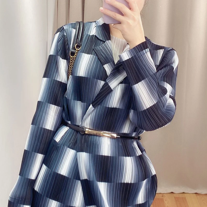 LANMREM 2020 trench coat for women Pleated Gradient Plaid Medium Long Windbreaker Coat Fashion long sleeve strech clothes YK098
