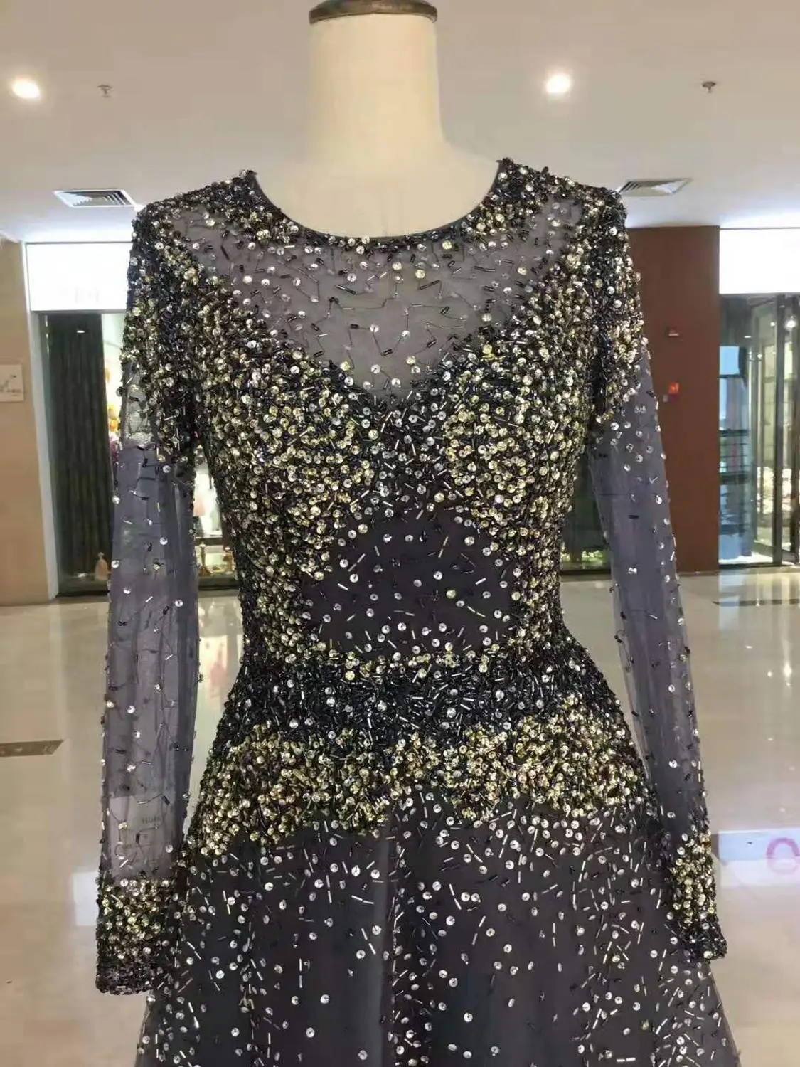 

New heavy handicraft evening dress