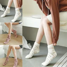 Зимние милые толстые теплые носки-тапочки с котами для сна; женские бархатные носки средней длины; QL распродажа