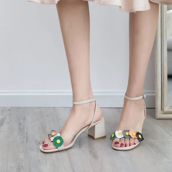 

New Arrivals Top Quality INS Hot Sweet Flowers Lesiure Genuine Leather Square Heels Summer Sandals women's Shoes Woman