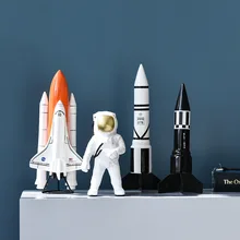 Artesanías espacio hombre astronauta americano escultura avión cohete cosmonógrafo figura modelo resina estatua hogar decoraciones figuras