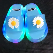 

Children's LED Slipper Luminous Jelly Summer Girls Slippers PVC Cartoon smile Beach Sandals Kids Home Chrysanthemum pattern