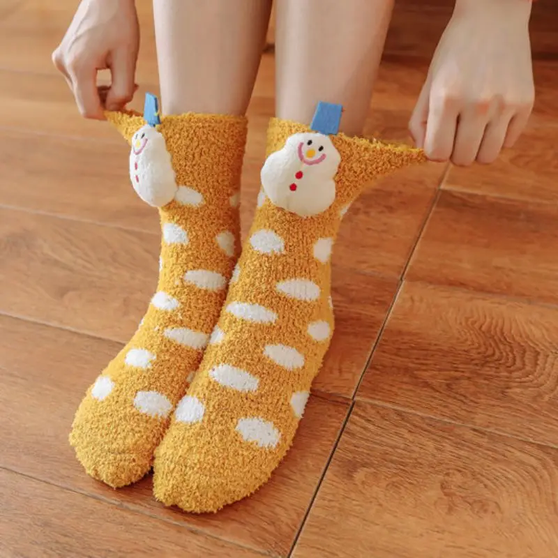 Женские носки, зимние, новые, с вышивкой, объёмные носки, домашние, коралловые, бархатные, с рисунком, носки-тапочки, рождественские запасы, в красный горошек, новинка