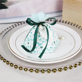 

Creative Flower Shaped Wedding Favor Boxes With Pearl RIbbon Party Candy Box Birthday Party Box Cardboard Box Baby Shower
