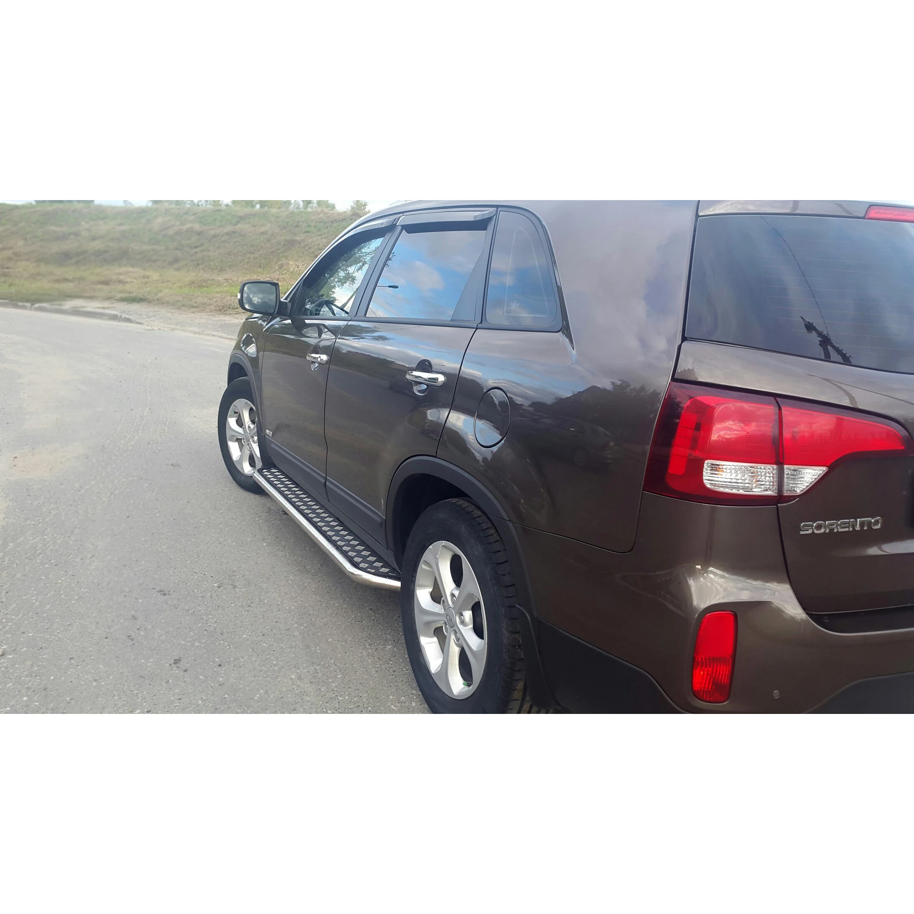 Пороги для Kia Sorento 2012- подножки из нержавеющей стали с креплениями