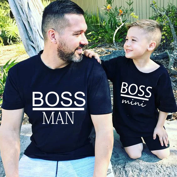 Семейные комплекты с принтом «BOSS MAN» и «BOSS mini» для папы и сына летняя семейная одежда для папы и сына