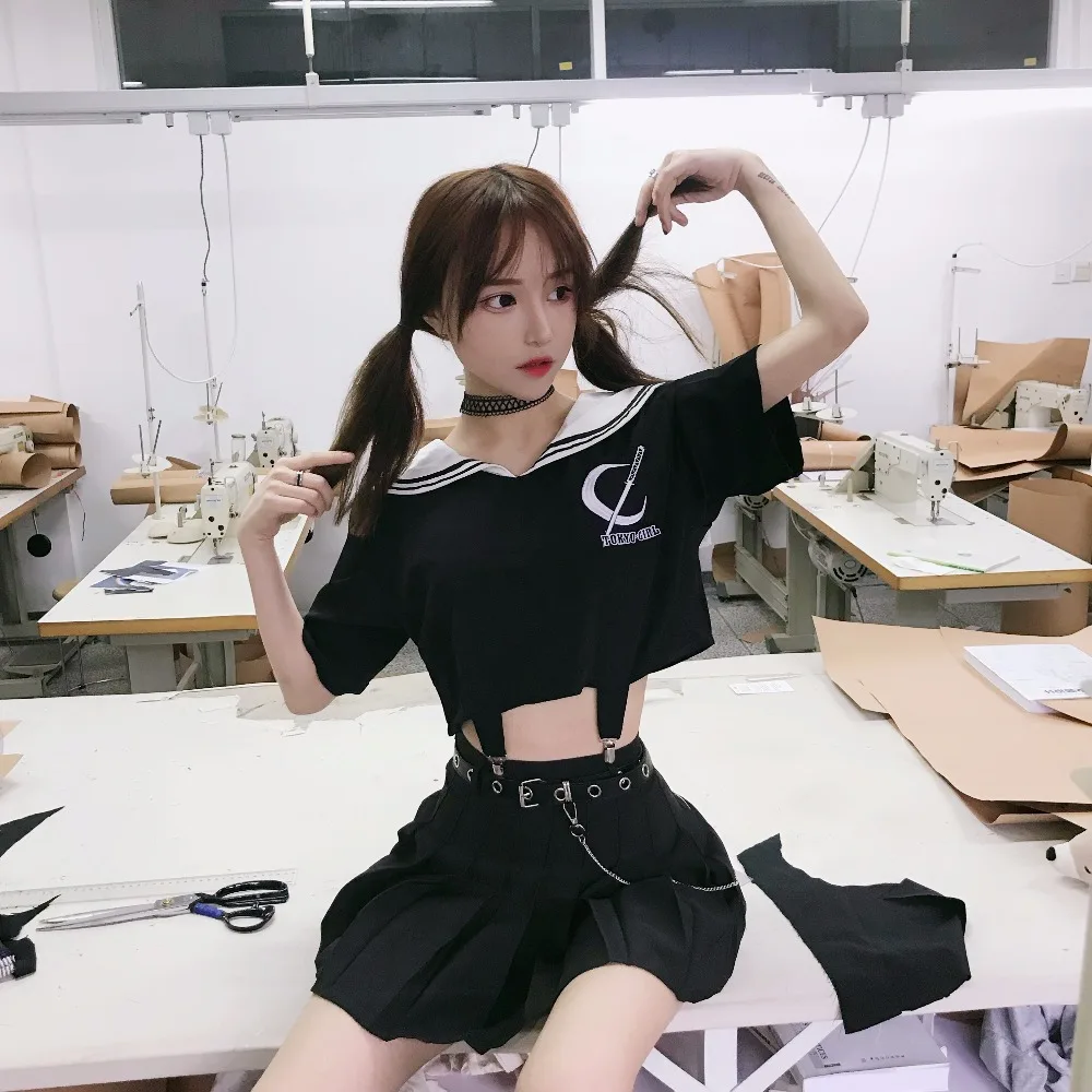 Women Harajuku Wind Chain Cross Pleated Skirt Slim High-waisted Black Short Skirt Sexy A-shaped Mini Fashion Pleated Skirt