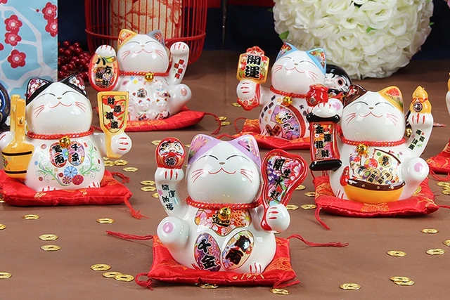 Ornement Voiture Chat Chanceux en Céramique Maneki Neko – Allure Zen