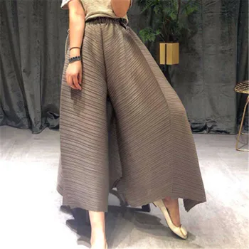 

Summer Miyak pleated fashion design large size elastic waist straight pants were thin pleated wide leg pants solid color pants