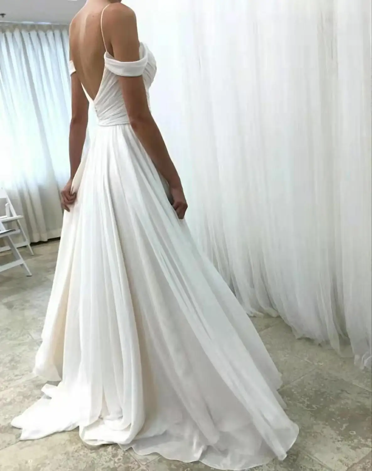 

Elegant Long A-Line Off Shoulder Chiffon Wedding Dresses with Pockets Custom Floor Length Zipper Back Bridal Gowns for Women