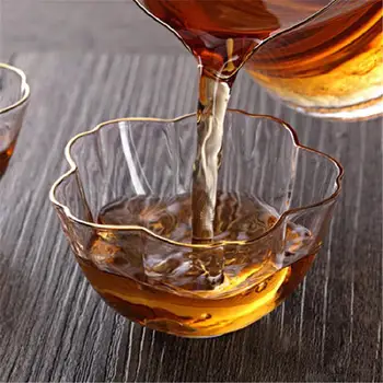 

2020 New Creative Phnom Penh Glass Hammer Pattern Gold Petal Cup Glass Tea Cup Flower Type Glass Women's