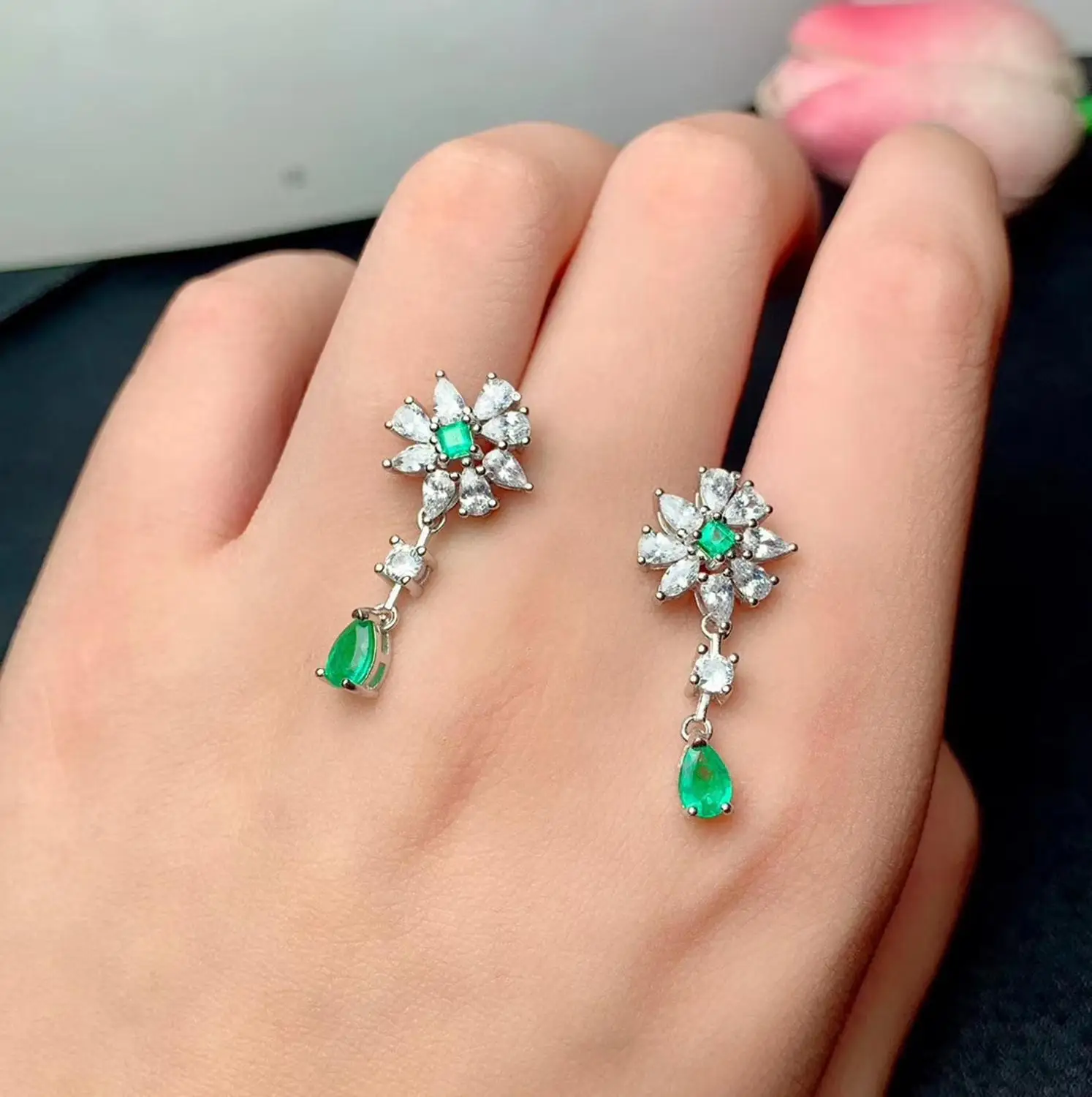 Женские серьги с натуральным зеленым изумрудом красными камнями Руди Серебряное