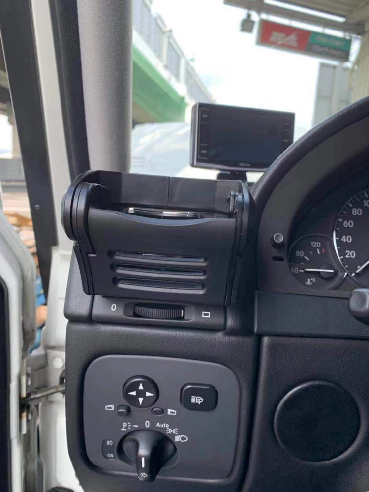 W463 CUP HOLDER09