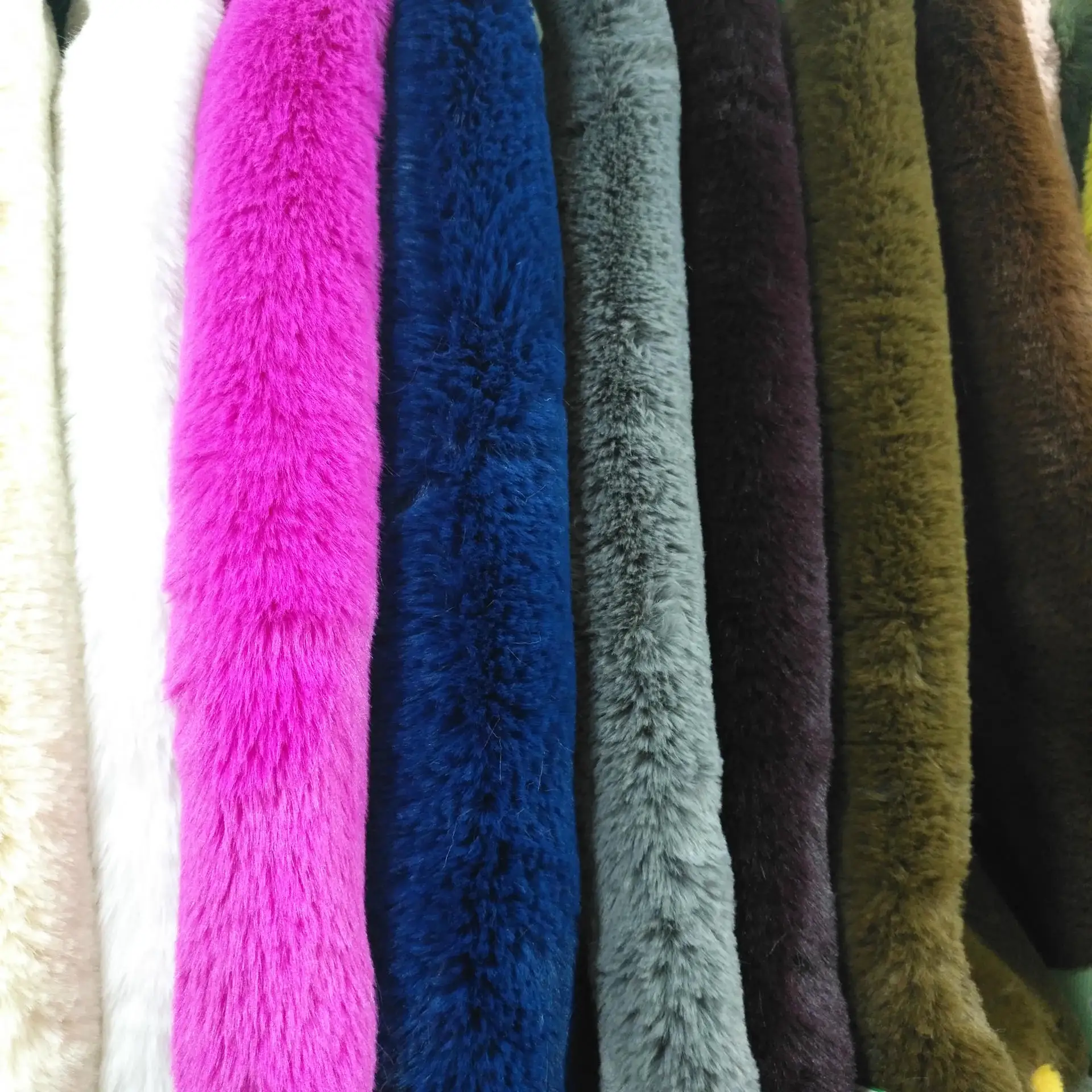 Основовязаное трикотажное пальто из кроличьего меха; сезон осень-зима; покрытие для обуви