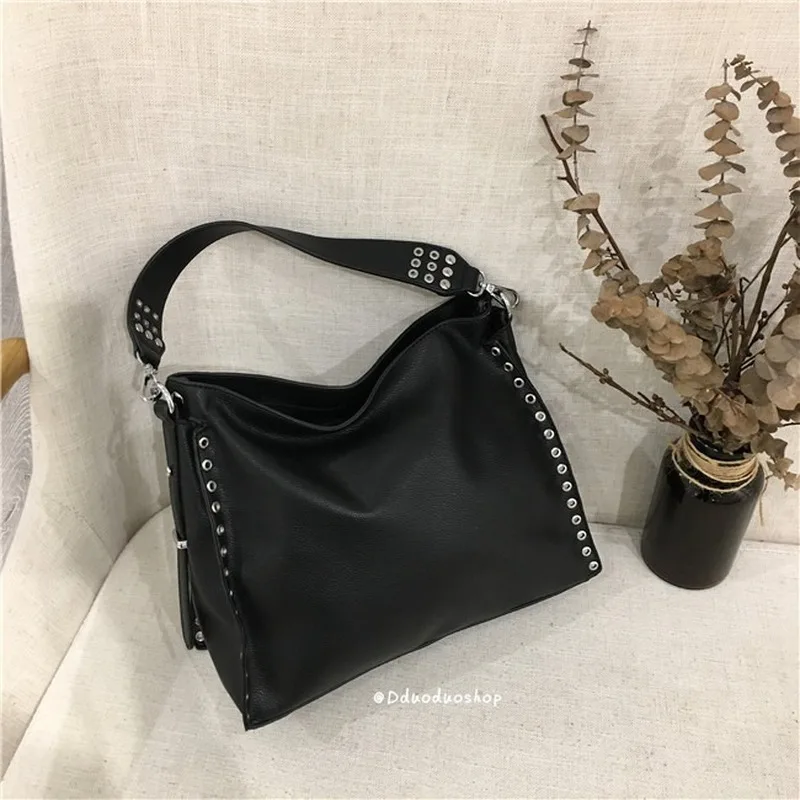 

Fashion Metal Rivet Bucket Bag Casual Large Capacity Totes Women Shoulder Bags Chic Leather Handbag Purse women Crossbody Bags