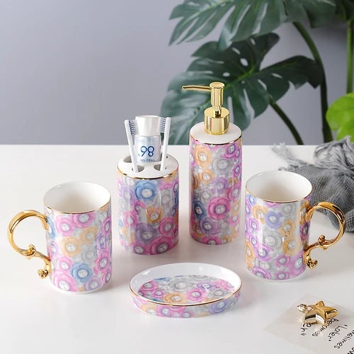 Retro Palace Wind Light Luxury Ceramic Home Hotel Bathroom Storage Decoration Set Simple Bathroom Mouth Cup Toothbrush Cup Kit - Цвет: as the picture shows