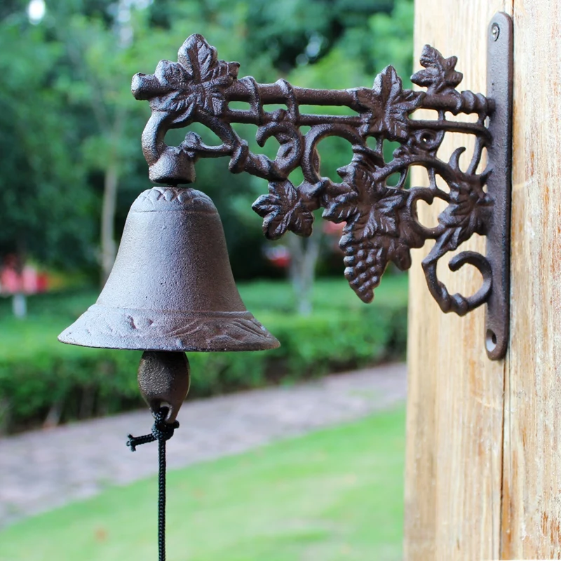 

Nordic Popular Rural Style Cast Iron Art Courtyard Wall Decoration Doorbell Welcome Pendant Hand-cranked Bell Grape Shape