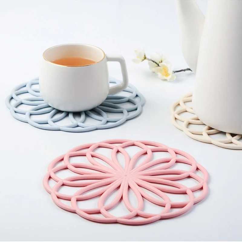 

Household Round Hollow Coaster Insulation Pad Antihot Pad Non-slip Creative Kitchen Pot Mat Bowl Mat Plate Pad Tableware Cup Mat