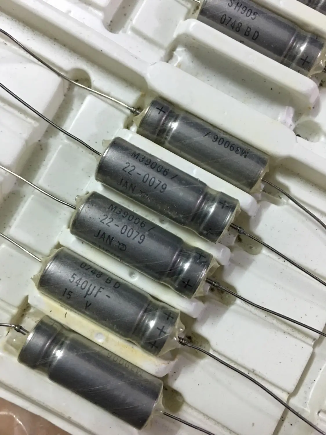 2pcs 4pcs 10pcs sprague 53d 35v4700uf 23x55mm axial filter electrolytic capacitor ucc 4700uf 35vdc made in usa 4700uf 35v 2pcs/10pcs SPRAGUE Axial Silver Capacitor M39006 15V540UF Generation 16v470UF JAN 470 free shipping