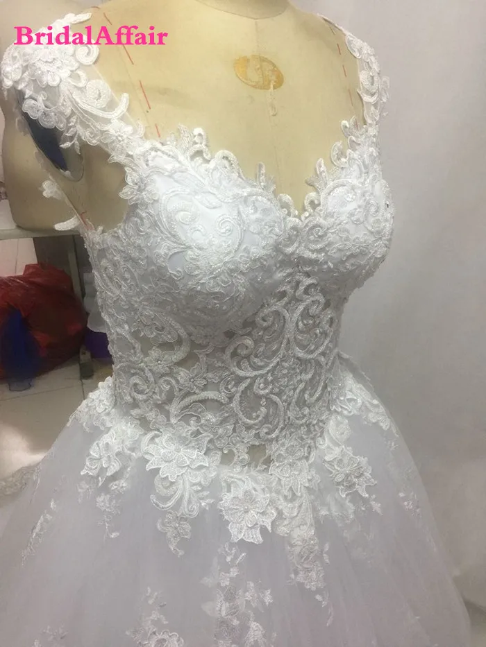 Vestido de noiva princesa luxo Backless Sweetheart Lace Wedding Dress See Through Royal Tail Luxury Bridal Dress Robe de mariee 3