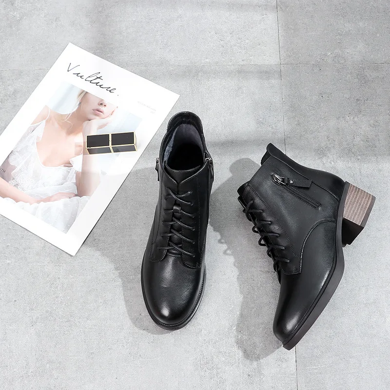 

New thick-soled plush women's shoes with leather thick-heeled Martin boots in autumn and winter