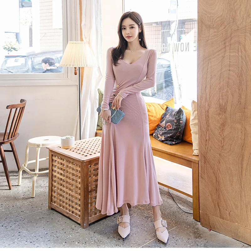 

Dress 2020 autumn and winter new ladies temperament long-sleeved thin v-neck base Zippers Knee-Length Regular