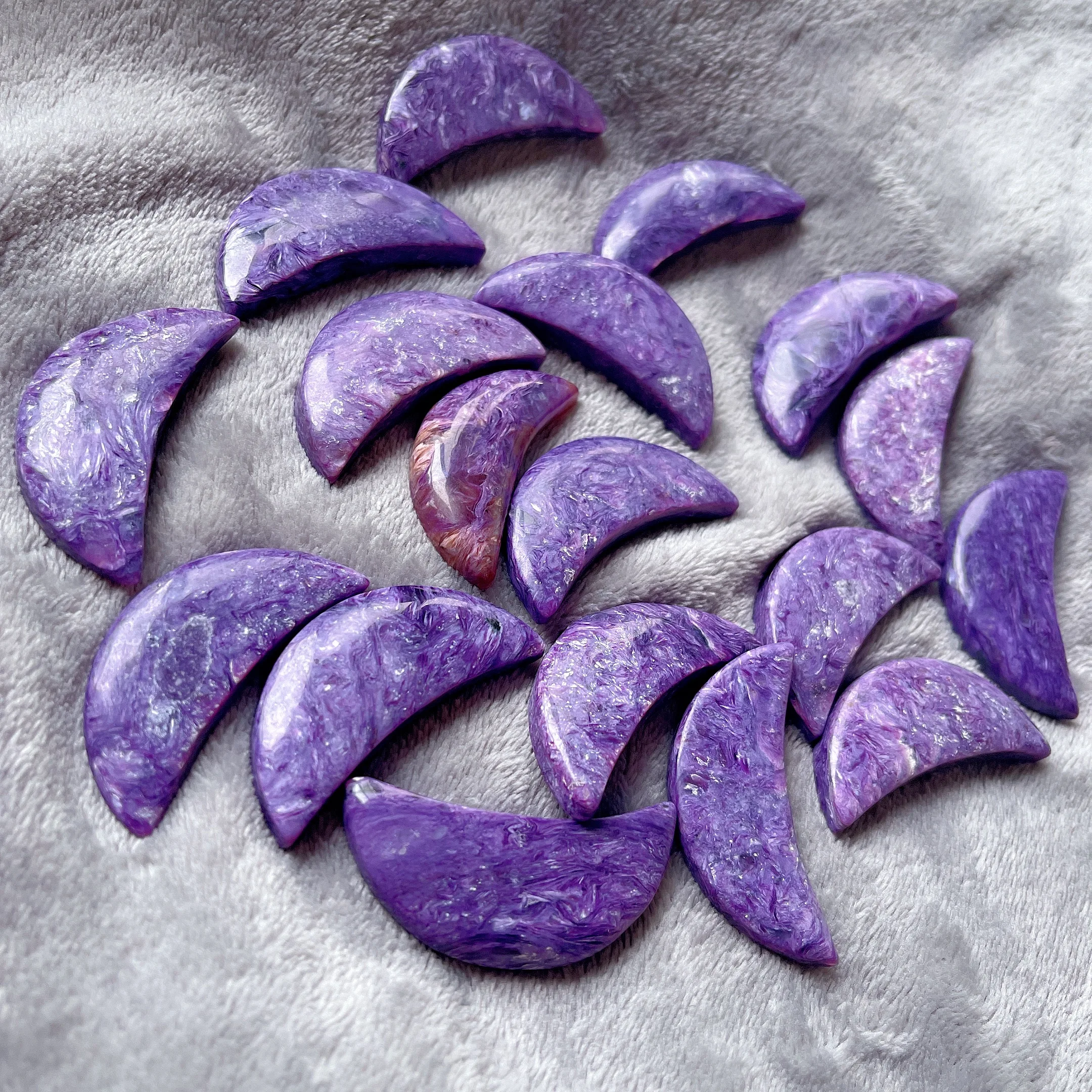 

1Pcs Natural Charoite Moon Reiki Healing Quartz For Gift