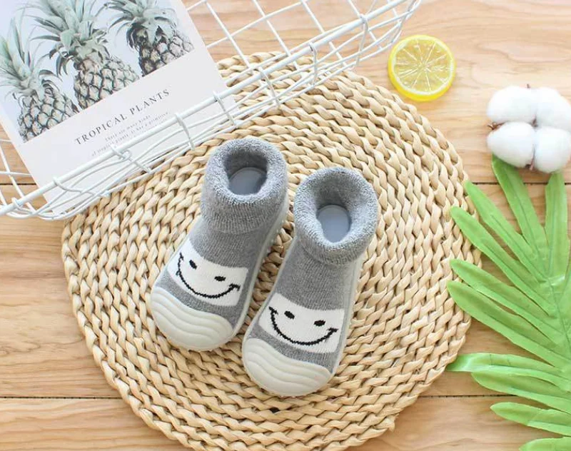 Gray smile Обувь для новорожденных; обувь для малышей с героями мультфильмов; нескользящие носки для новорожденных мальчиков и девочек; тапочки; XBX-6 - Color: Gray smile
