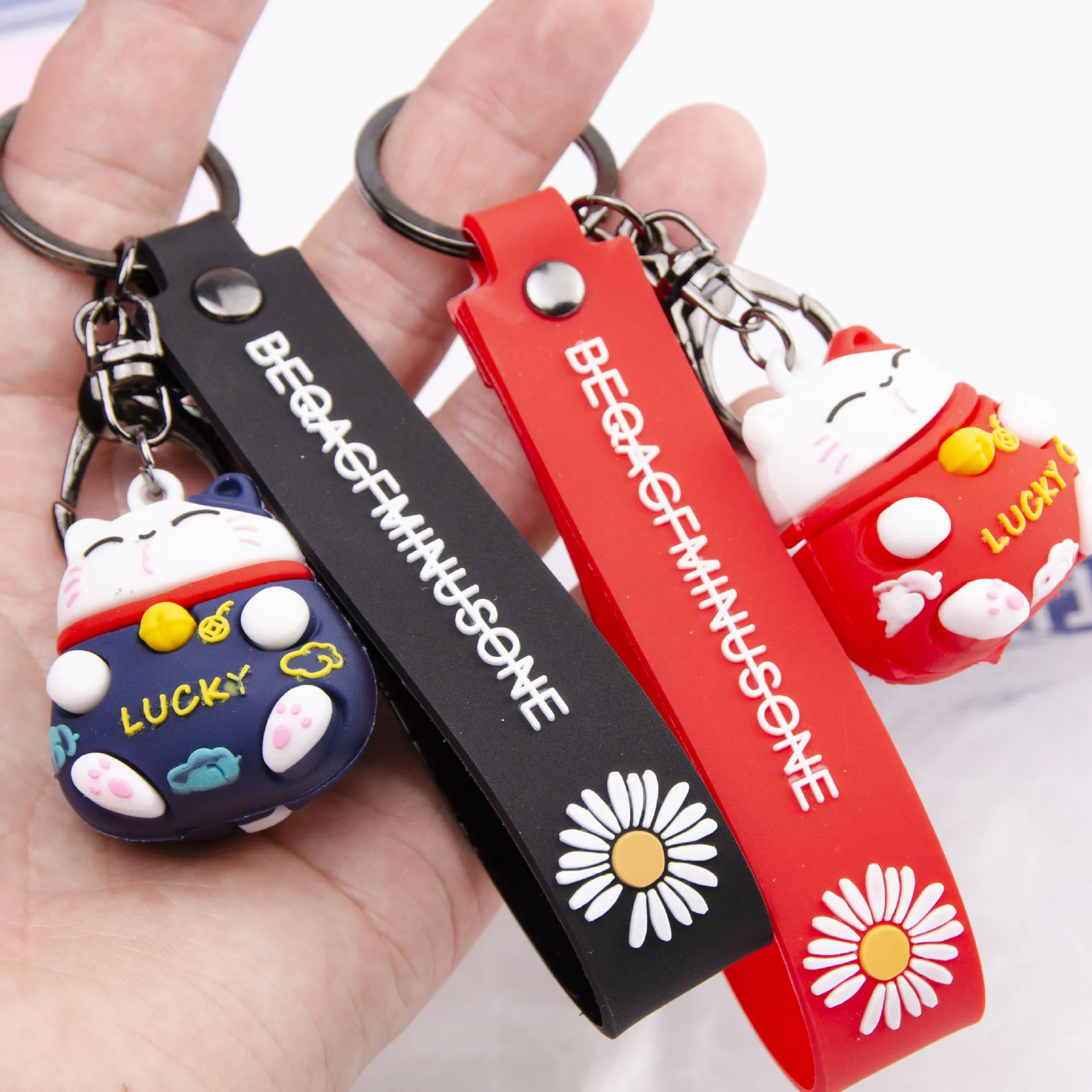 

Cartoon Cat Key Chain Car Bag Key Pendants Cute Lucky Keychain G-DRAGON with Daisy Section