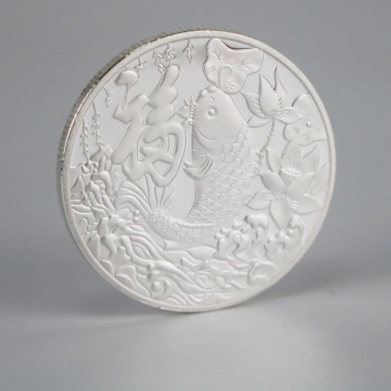 

Chinese Koi Fish Commemorative Silver Plated Lucky Coin Feng Shui Mascot Ancient Embossed Collectible Coins Souvenirs Gift