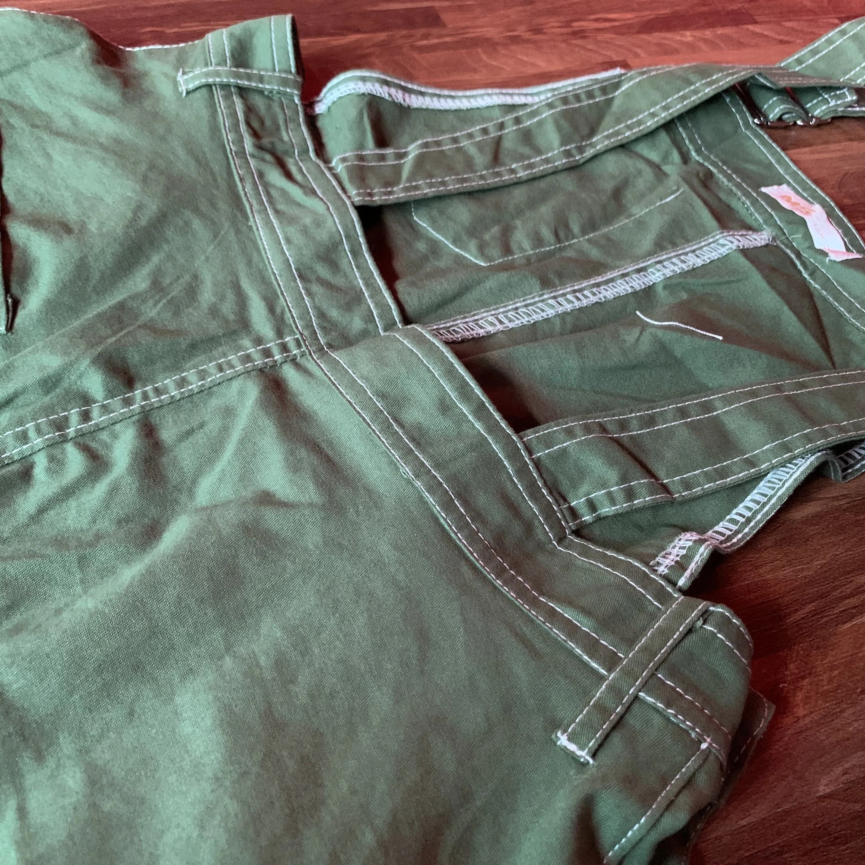 Женское длинное платье на бретельках повседневное зеленое в японском стиле