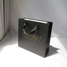 1000 шт/партия пользовательские роскошные матовые черные бумажная сумка для покупок с золотым/Серебряный логотип для упаковки одежды