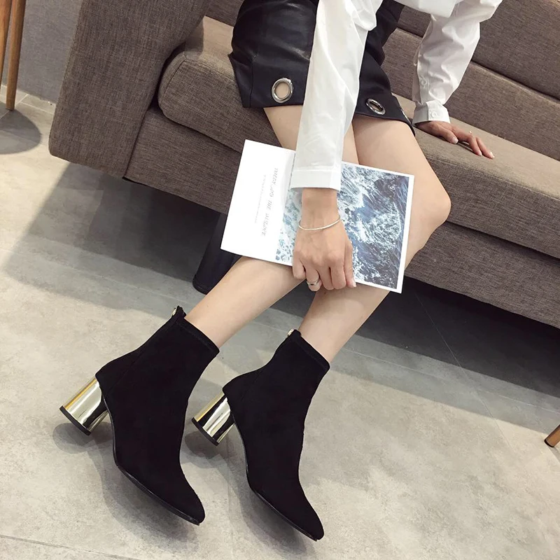 

Fashion high-heeled women's shoes 2019 autumn and winter new stars with the same paragraph zipper pointed thick with black boots
