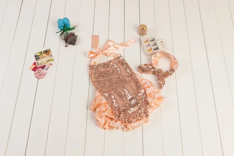 Новое поступление; Модный комбинезон для маленьких девочек; розовый; золотой; в горошек; детский хлопковый комбинезон с помпонами; одежда для детей 0-3 лет